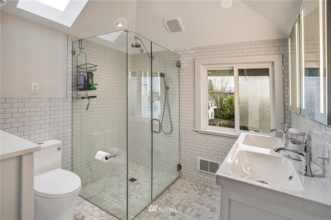 1415 East Spring Street Seattle, WA 98122 - Photo 22 of 38 a bathroom with a sink toilet and shower