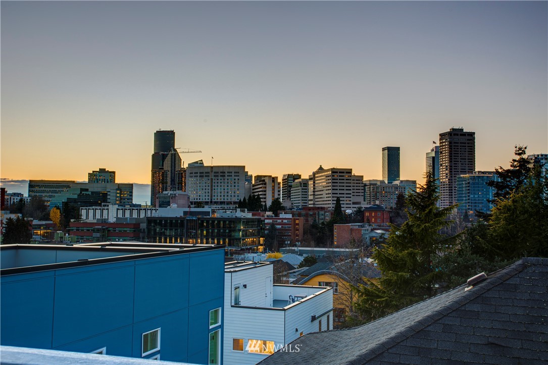 1415 East Spring Street Seattle, WA 98122 - Photo 24 of 38 a view of a city