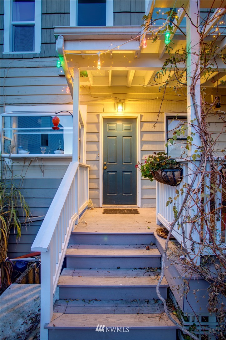 1415 East Spring Street Seattle, WA 98122 - Photo 29 of 38 a view of entryway with a front door