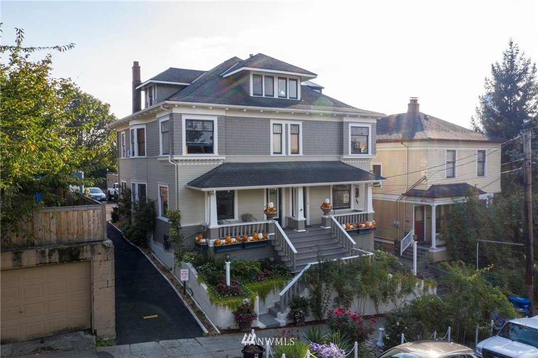 1415 East Spring Street Seattle, WA 98122 - Photo 37 of 38 a front view of a house with garden