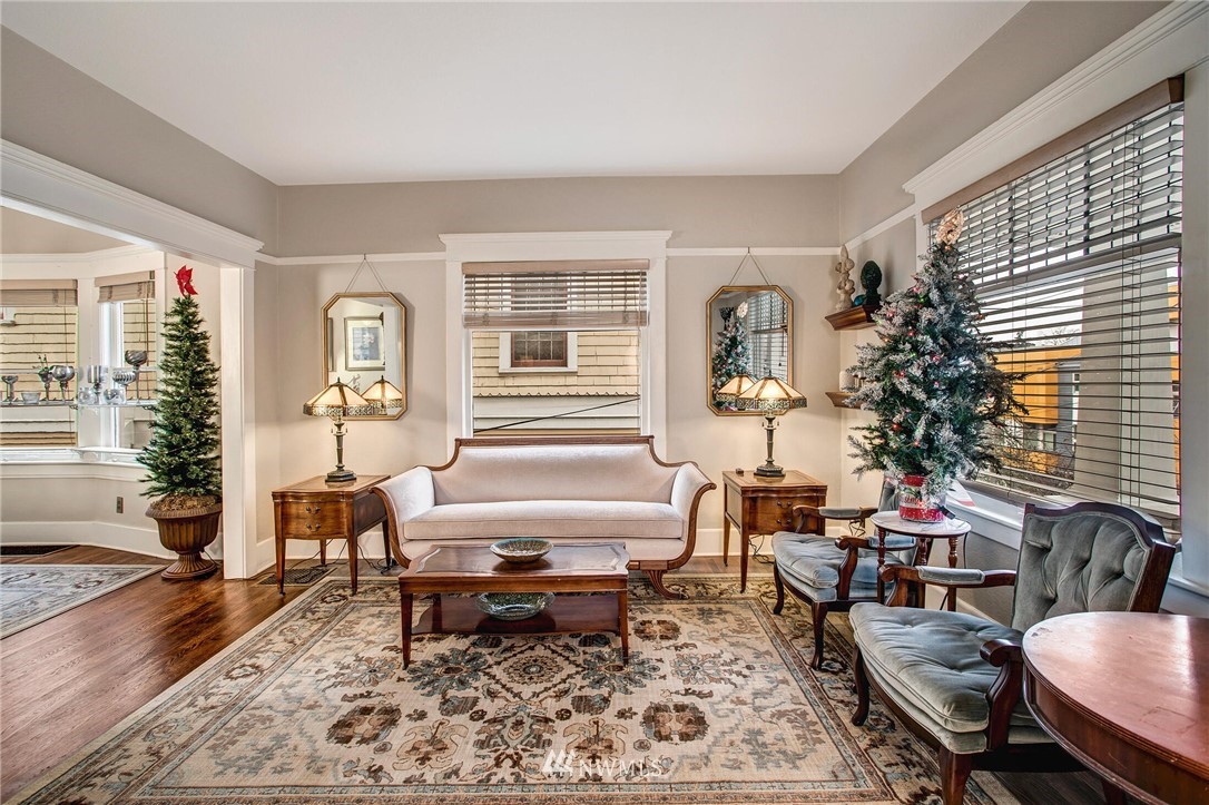 1415 East Spring Street Seattle, WA 98122 - Photo 5 of 38 a living room with furniture and wooden floor