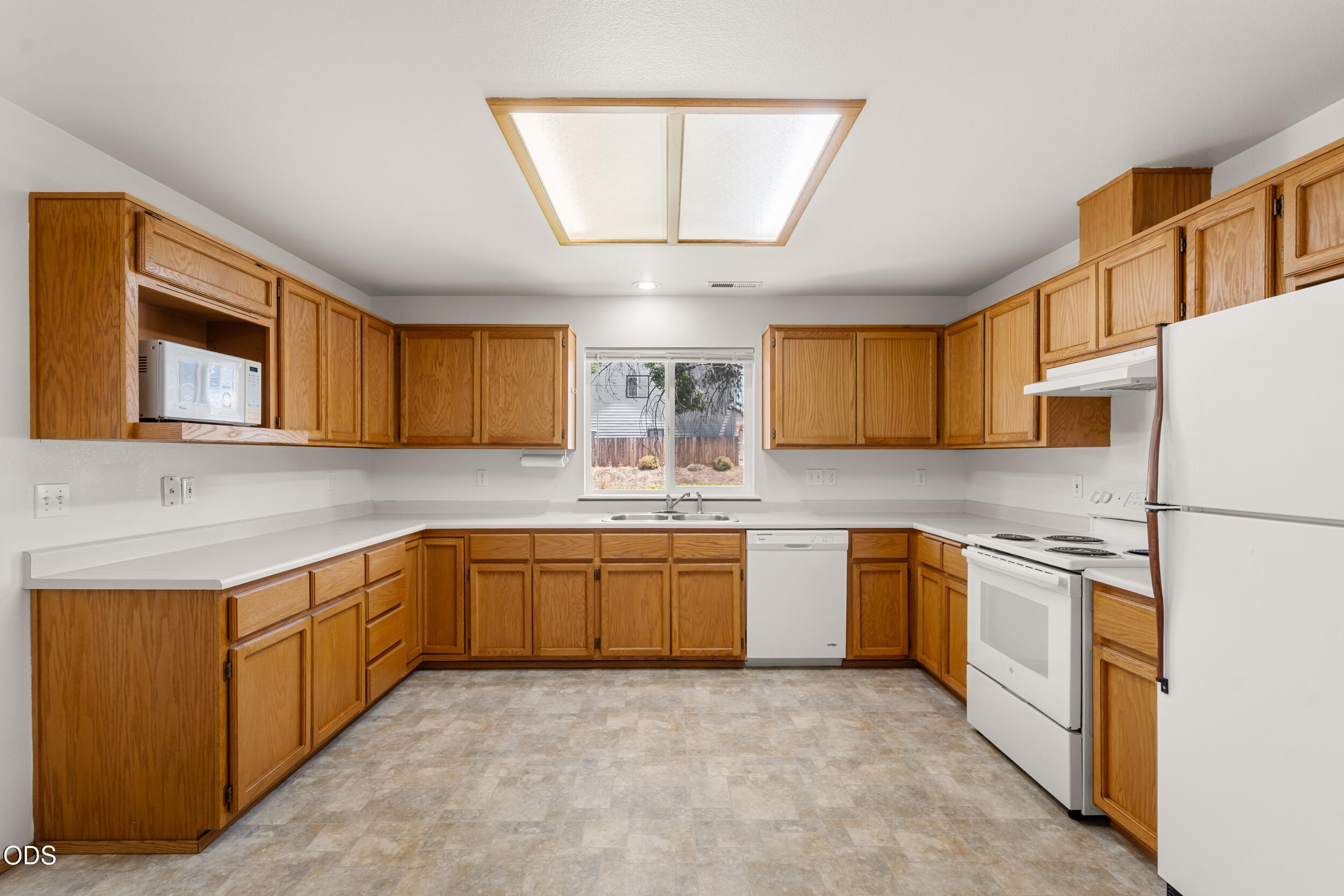 1207 Springbrook Road Medford, OR 97504 - Photo 9 of 25