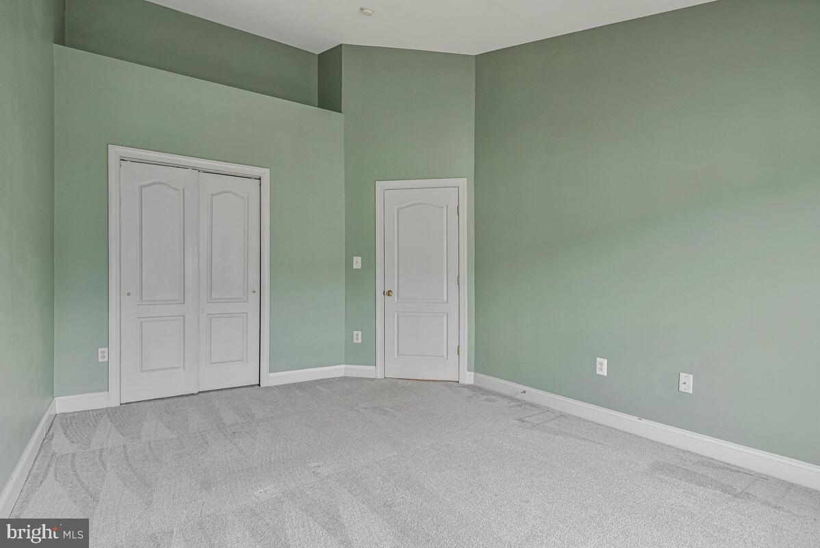 8045 Gatehouse Road, Unit 17 Falls Church, VA 22042 - Photo 19 of 32 an empty room with closet area