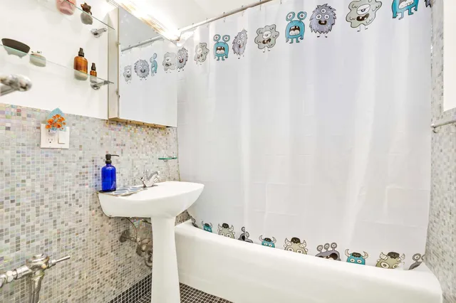 $989,000 | 71 Ocean Parkway, Unit A1 | Windsor Terrace