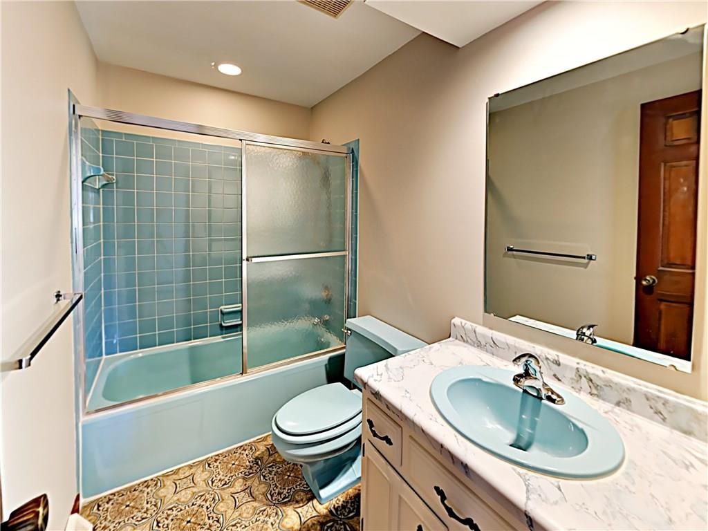 218 Ridgeview Drive Wexford, PA 15090 - Photo 19 of 25 Hall bath