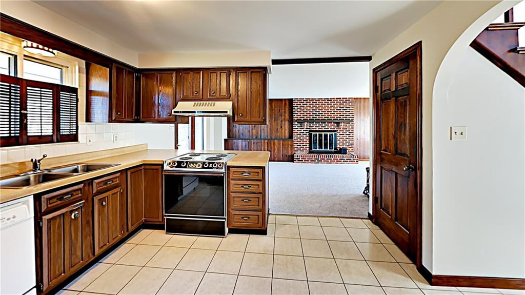 218 Ridgeview Drive Wexford, PA 15090 - Photo 6 of 25 Kitchen offers dual bowl sink, breakfast area, and two pantries.
