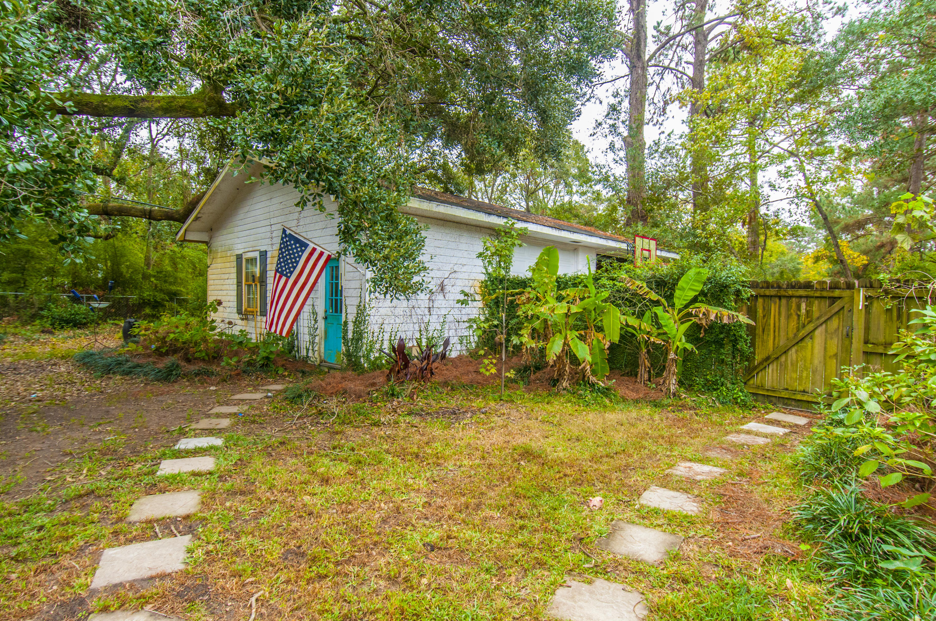1014 Foxcroft Road Charleston, SC 29412 - Photo 3 of 17 Back