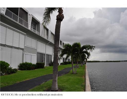 2165 Ibis Isle Road, Unit 15 Palm Beach, FL 33480 - Photo 13 of 14 a view of a yard in front of a building