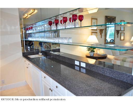 2165 Ibis Isle Road, Unit 15 Palm Beach, FL 33480 - Photo 7 of 14 a picture of a kitchen
