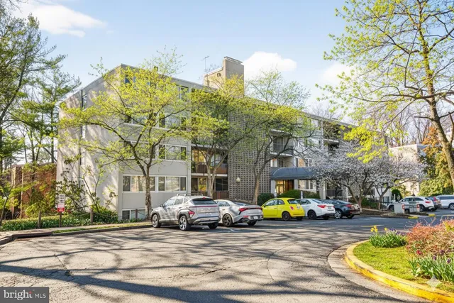 $2,400 | 4420 Briarwood Court North, Unit 32, Annandale, VA 22003