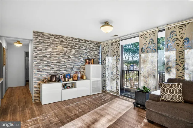 $2,400 | 4420 Briarwood Court North, Unit 32, Annandale, VA 22003