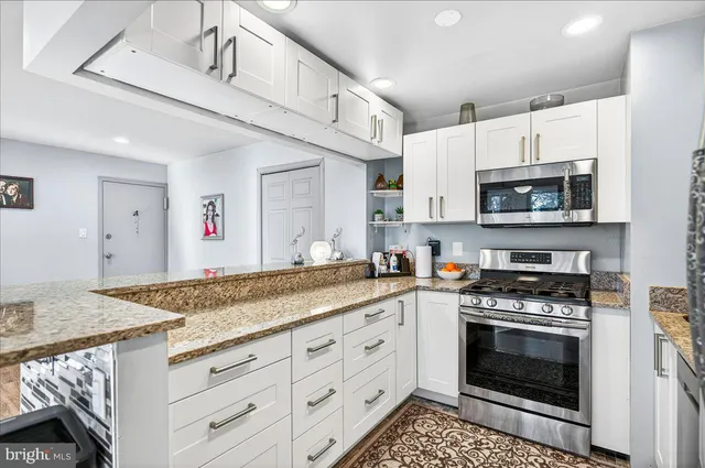 $2,400 | 4420 Briarwood Court North, Unit 32, Annandale, VA 22003