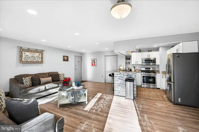 $2,400 | 4420 Briarwood Court North, Unit 32, Annandale, VA 22003