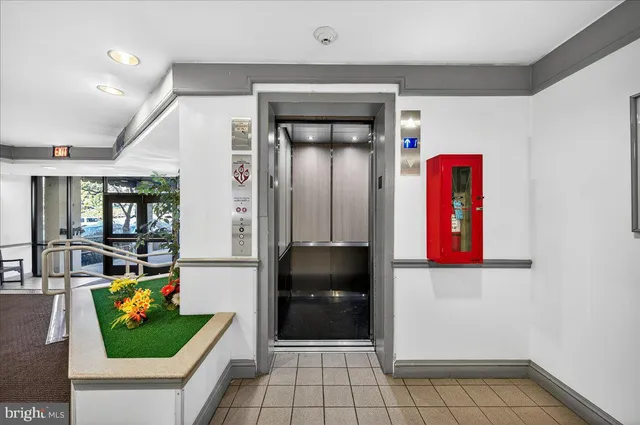 $2,400 | 4420 Briarwood Court North, Unit 32, Annandale, VA 22003