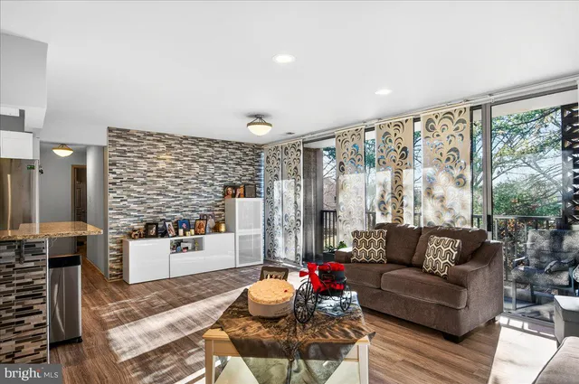 $2,400 | 4420 Briarwood Court North, Unit 32, Annandale, VA 22003