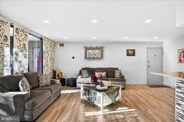 $2,400 | 4420 Briarwood Court North, Unit 32, Annandale, VA 22003