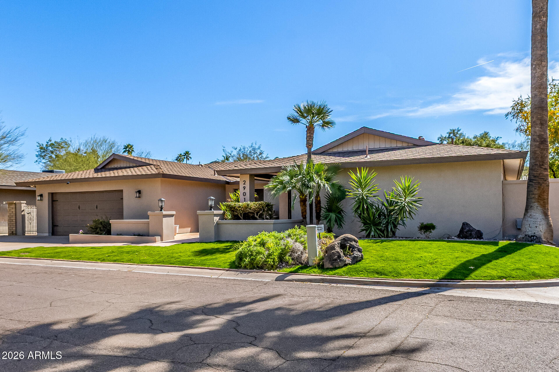 2901 East Las Rocas Drive Phoenix, AZ 85028 - Photo 13 of 47 Front elevation