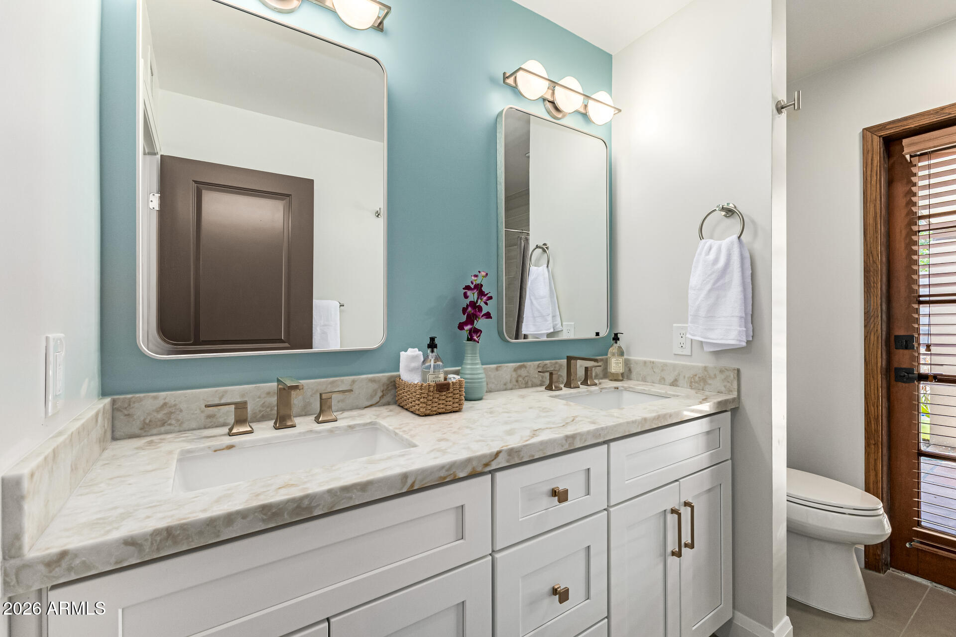 2901 East Las Rocas Drive Phoenix, AZ 85028 - Photo 30 of 47 Guest Vanity