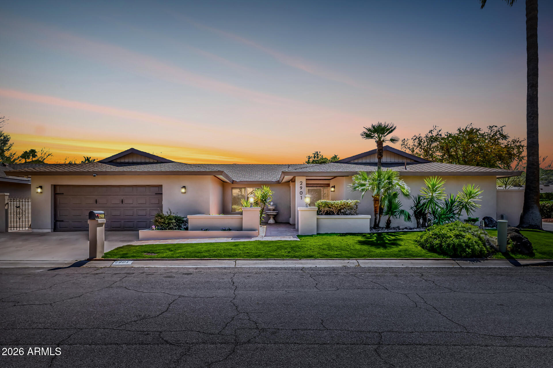 2901 East Las Rocas Drive Phoenix, AZ 85028 - Photo 4 of 47 2901 Twilight