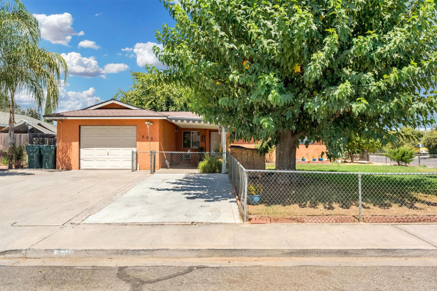 605 Stanley Street Exeter, CA 93221 - Photo 1 of 24 Gallery Image 1