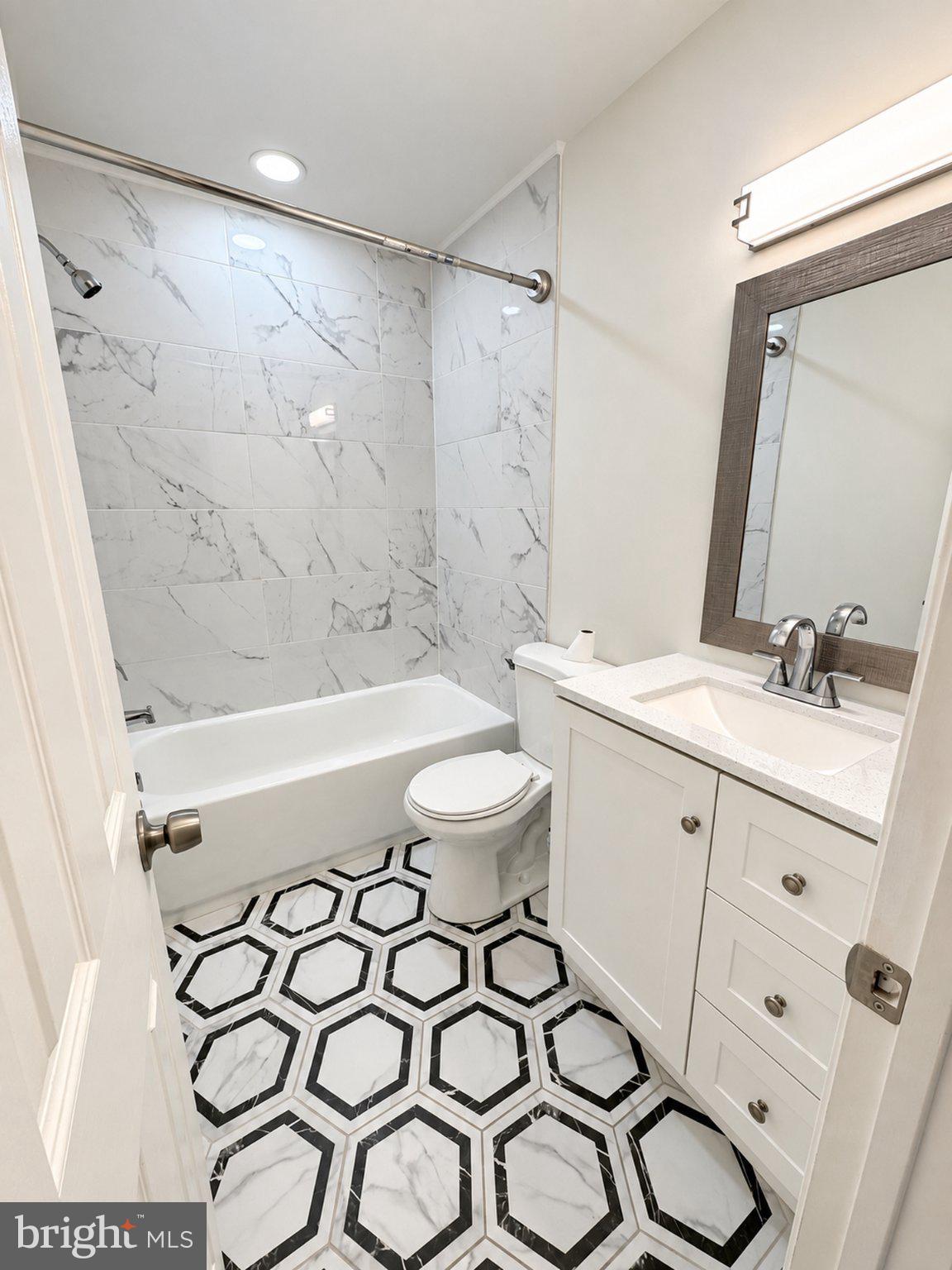 3850 Woodhaven Road, Unit 704 Philadelphia, PA 19154 - Photo 6 of 11 Gallery Image 6