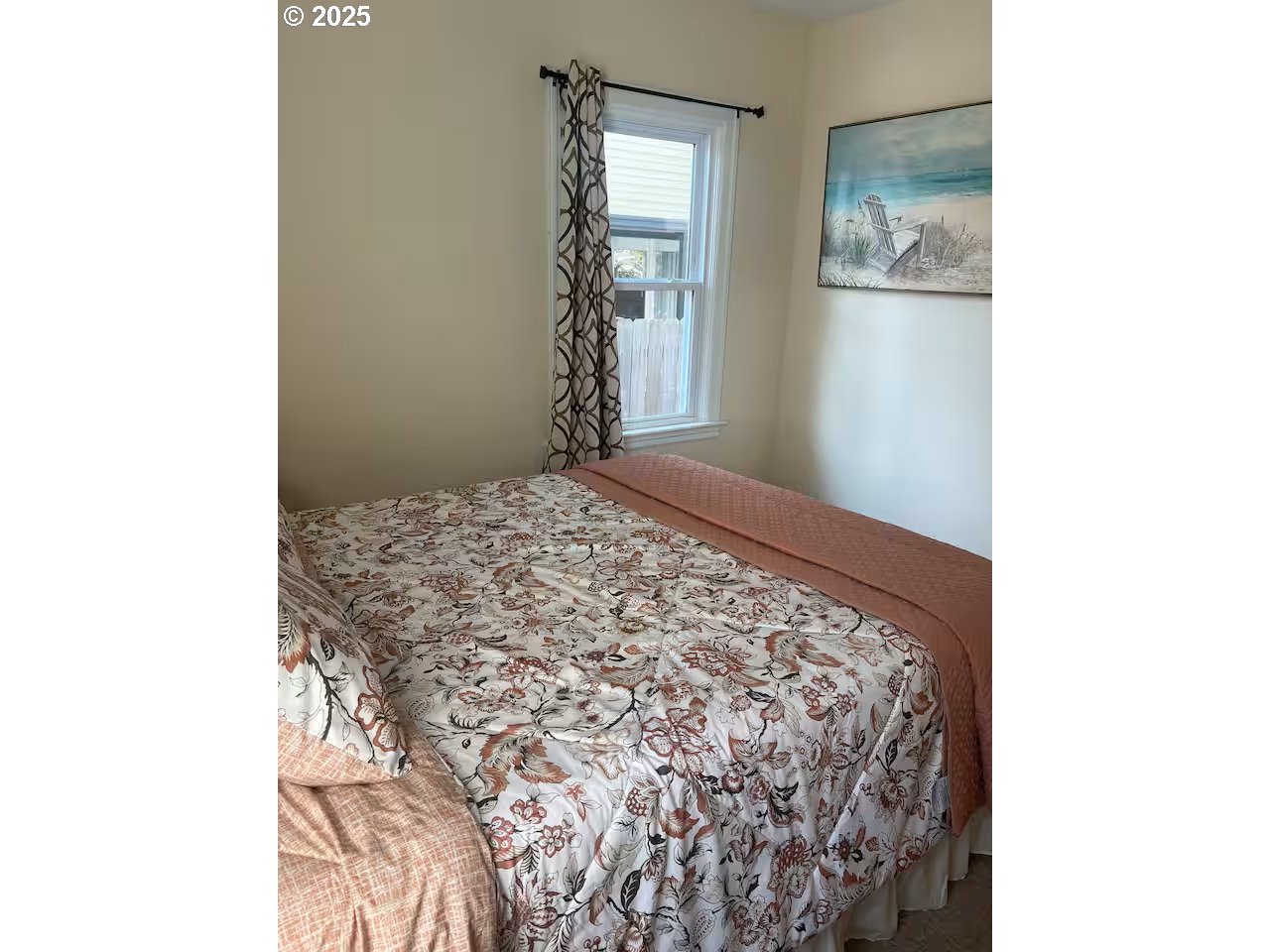 960 Shipping Street Northeast Salem, OR 97301 - Photo 11 of 29 a bedroom with a bed and a window