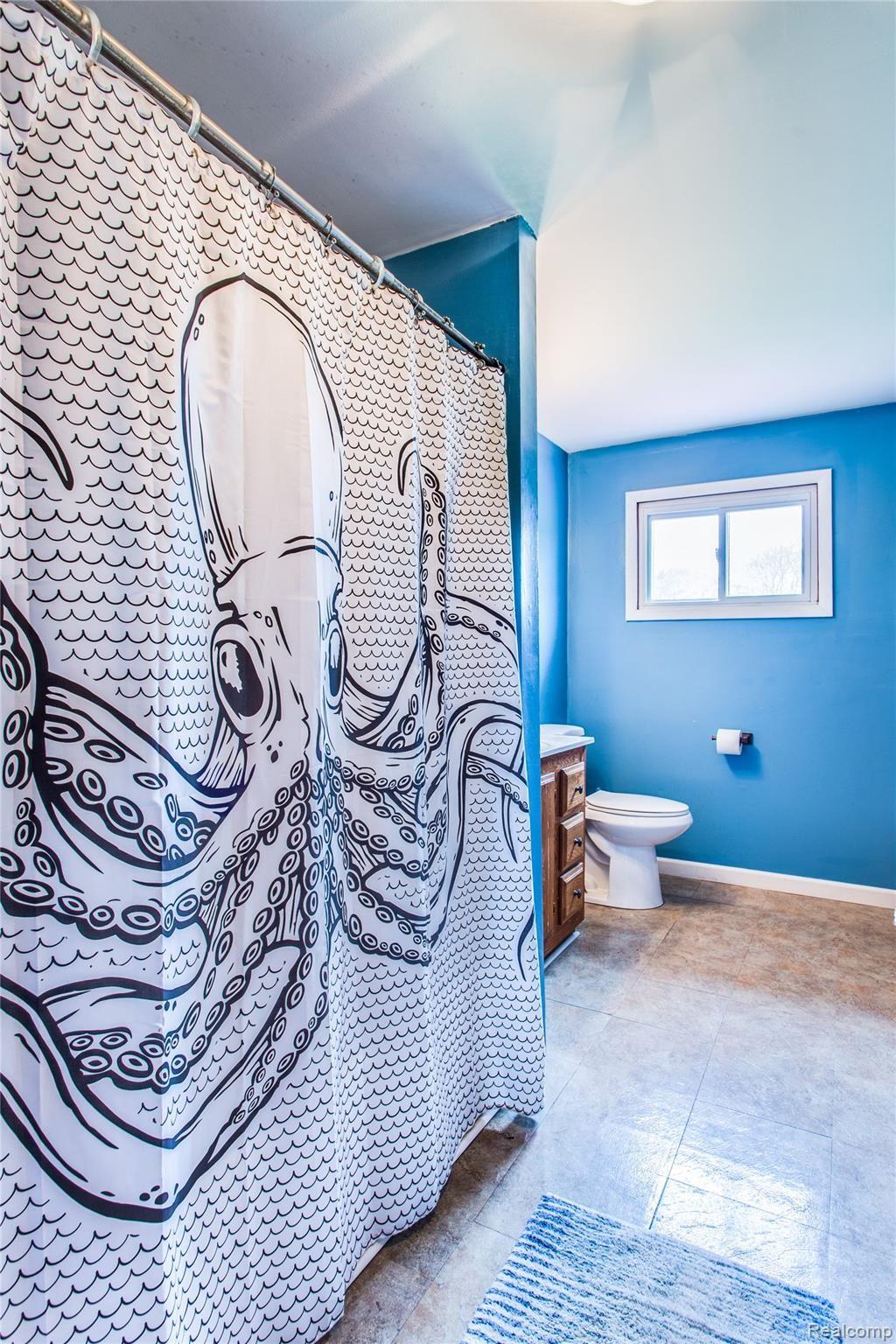 7384 Dian Road Lexington, MI 48450 - Photo 18 of 24 Large 2nd Full Bathroom.jpg