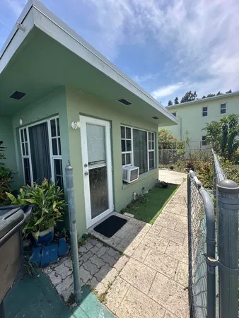 $1,700 | 1126 North H Street, Unit B, Lake Worth Beach, FL 33460