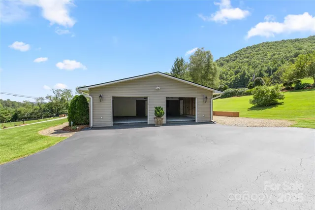a view of a house with backyard and a garden