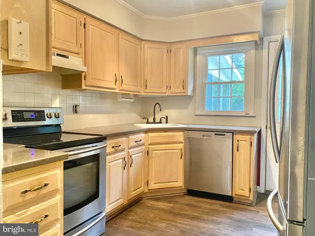 $2,000 | 1008 Clematis Street, Reading, PA 19608