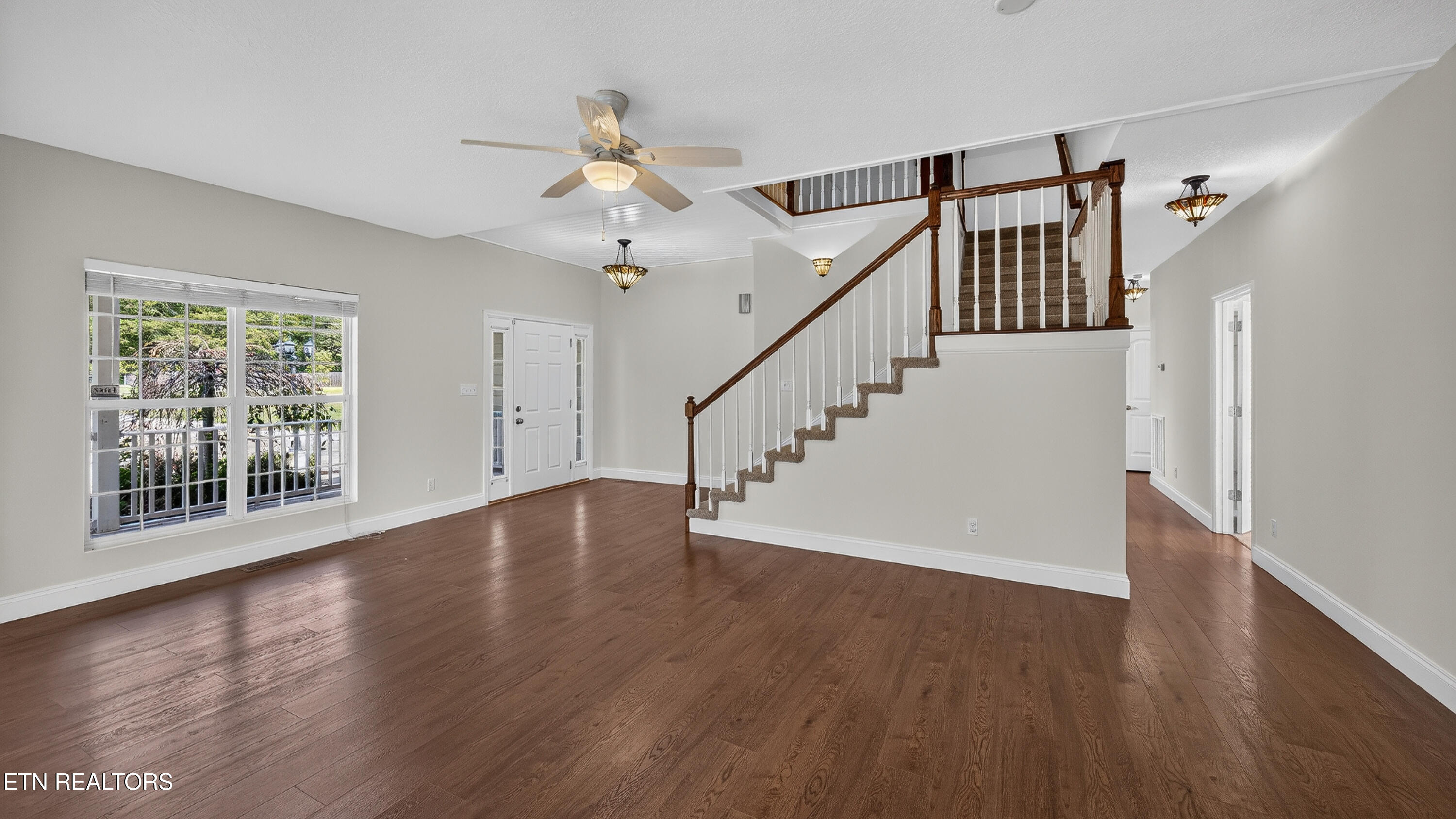4710 Messer Lane Powell, TN 37849 - Photo 11 of 40 Living Room