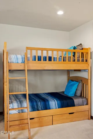 a view of entryway with flower