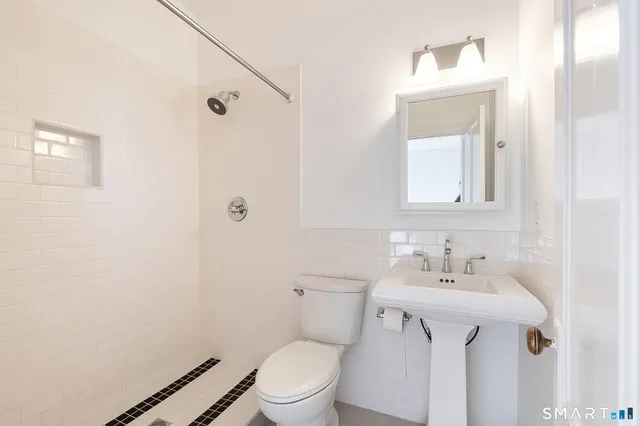 $2,300 | 406 Main Street, Unit 1, Ridgefield, CT 06877