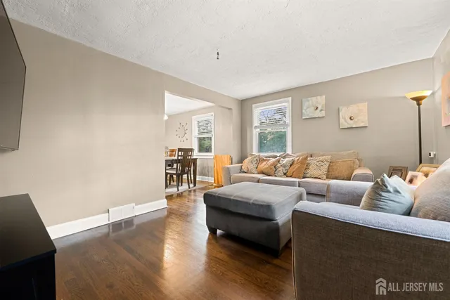 $420,000 | 255 Newman Street, Metuchen, NJ 08840