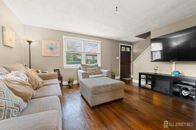 $420,000 | 255 Newman Street, Metuchen, NJ 08840