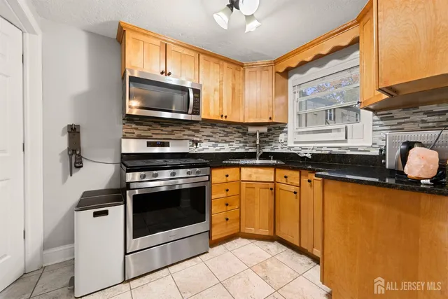 $420,000 | 255 Newman Street, Metuchen, NJ 08840