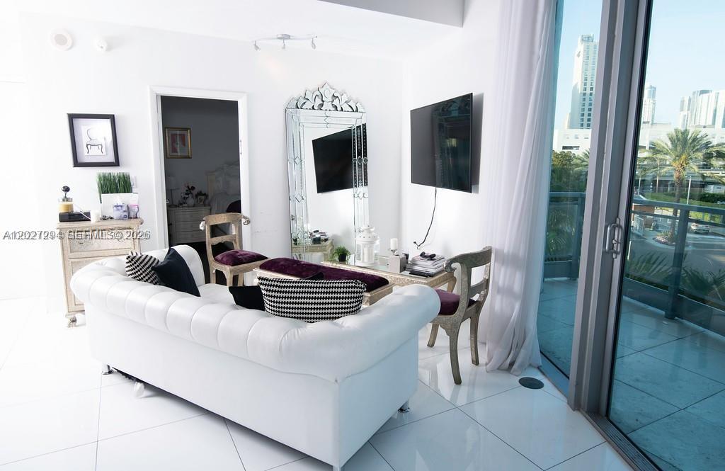 90 Southwest 3rd Street, Unit TH301 Miami, FL 33130 - Photo 10 of 17