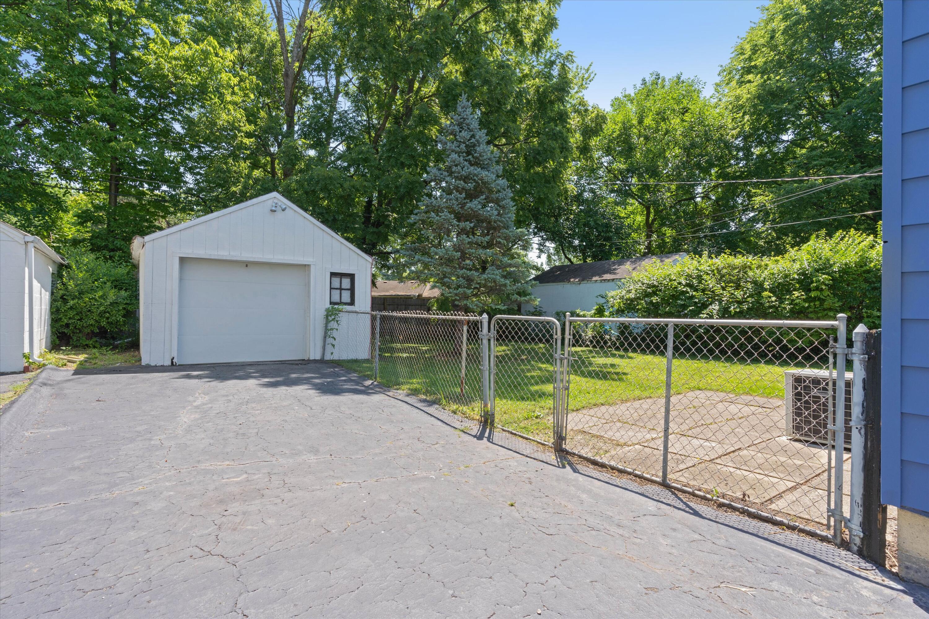 820 South Chesterfield Road Columbus, OH 43209 - Photo 20 of 23