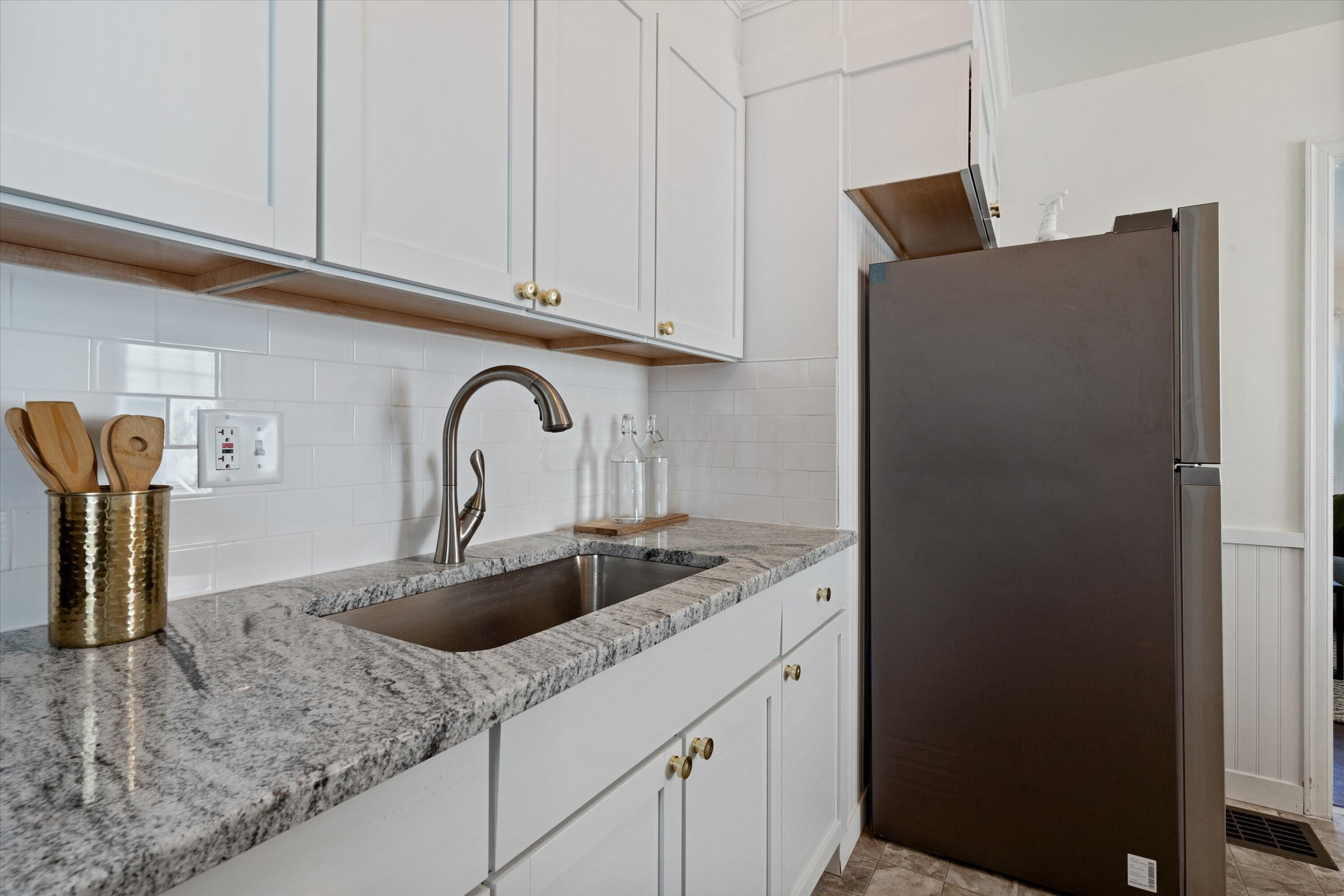 820 South Chesterfield Road Columbus, OH 43209 - Photo 5 of 23