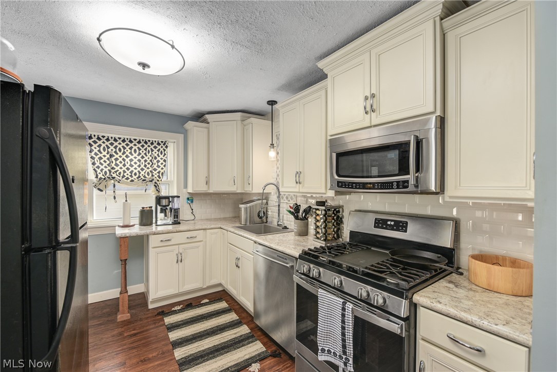 4369 Tiedeman Road Cleveland, OH 44144 - Photo 10 of 35 Gallery Image 10