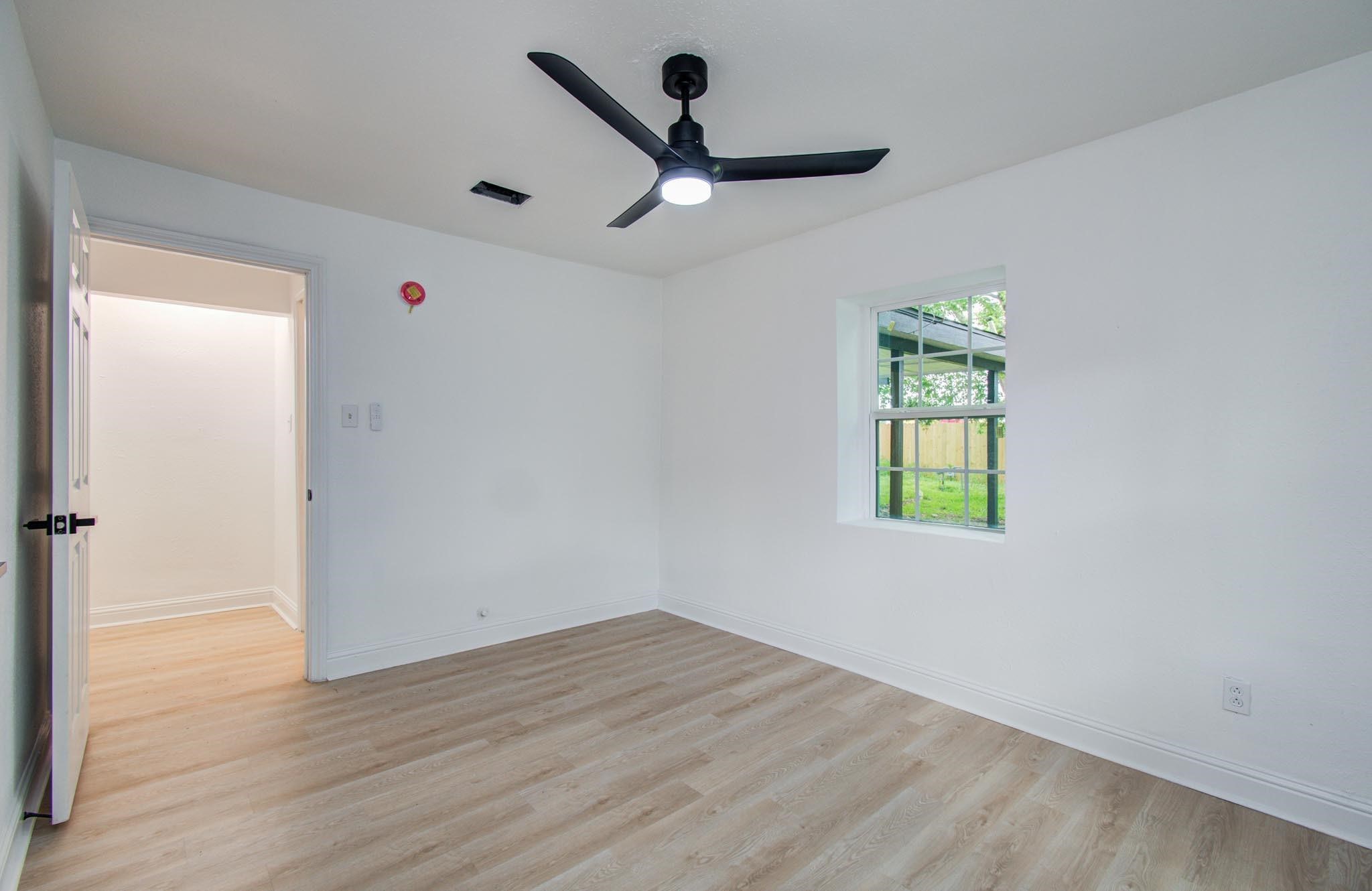 10309 Wiggins Street Houston, TX 77029 - Photo 18 of 32 Room #1 - Different Angle
