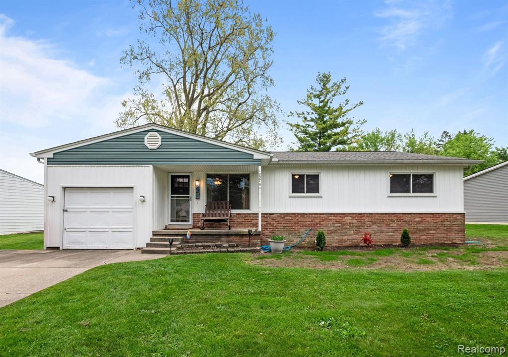 1837 Henbert Road West Bloomfield, MI 48324 - Photo 1 of 23 Gallery Image 1