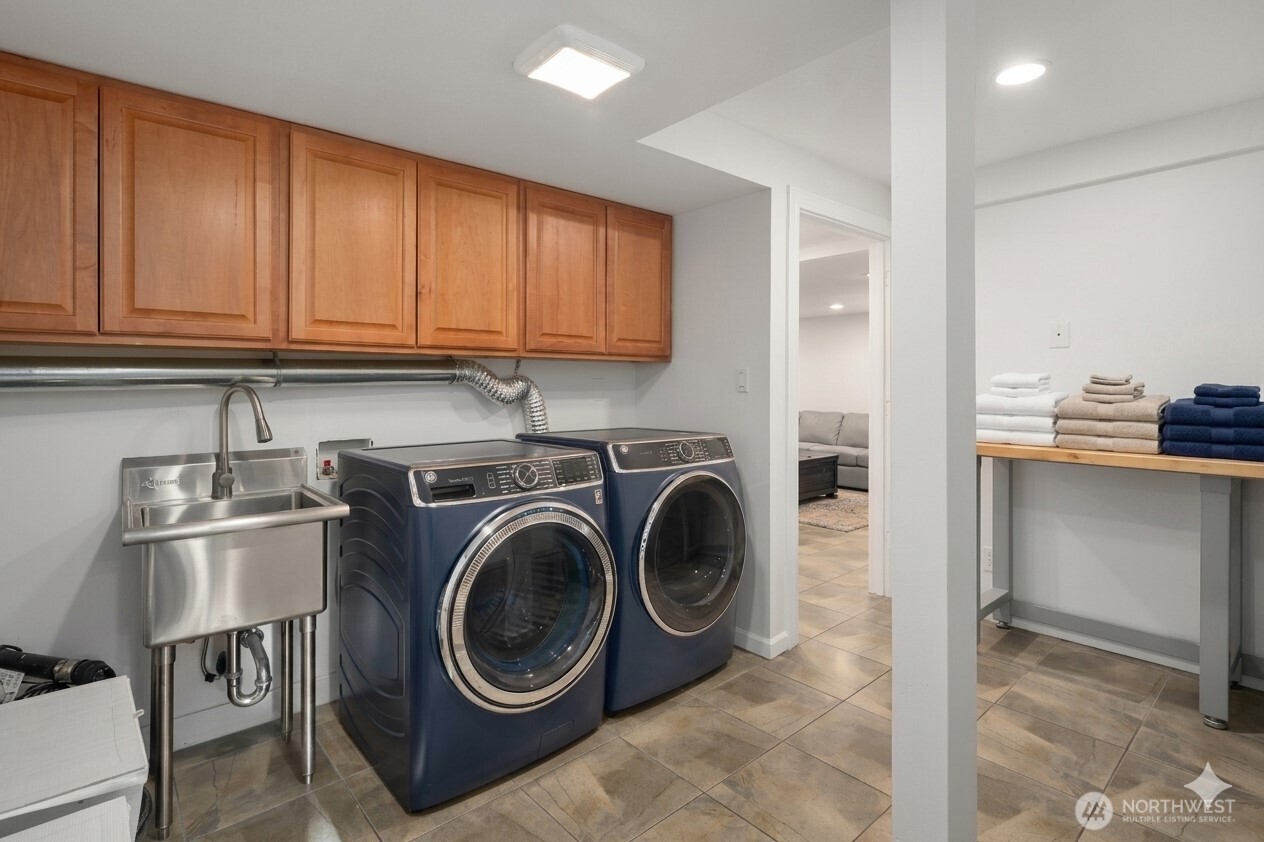 4014 Southwest 98th Street Seattle, WA 98136 - Photo 28 of 36 a view of a kitchen with washer and dryer