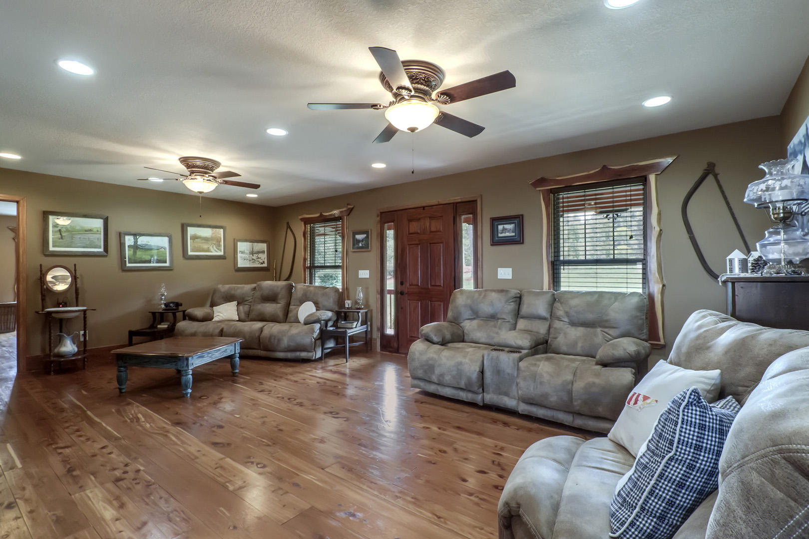 103 Eagle Ridge Court Philadelphia, TN 37846 - Photo 11 of 40 08_EagleRidgeCourt_103_Living01