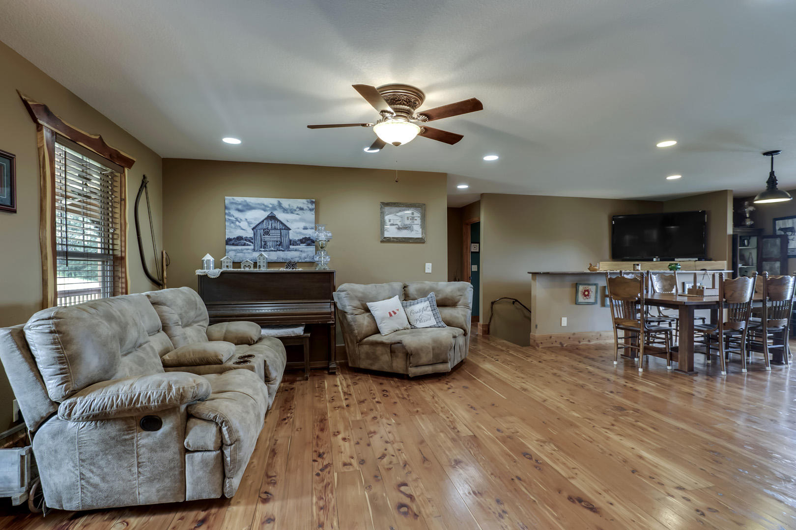 103 Eagle Ridge Court Philadelphia, TN 37846 - Photo 12 of 40 09_EagleRidgeCourt_103_Living02