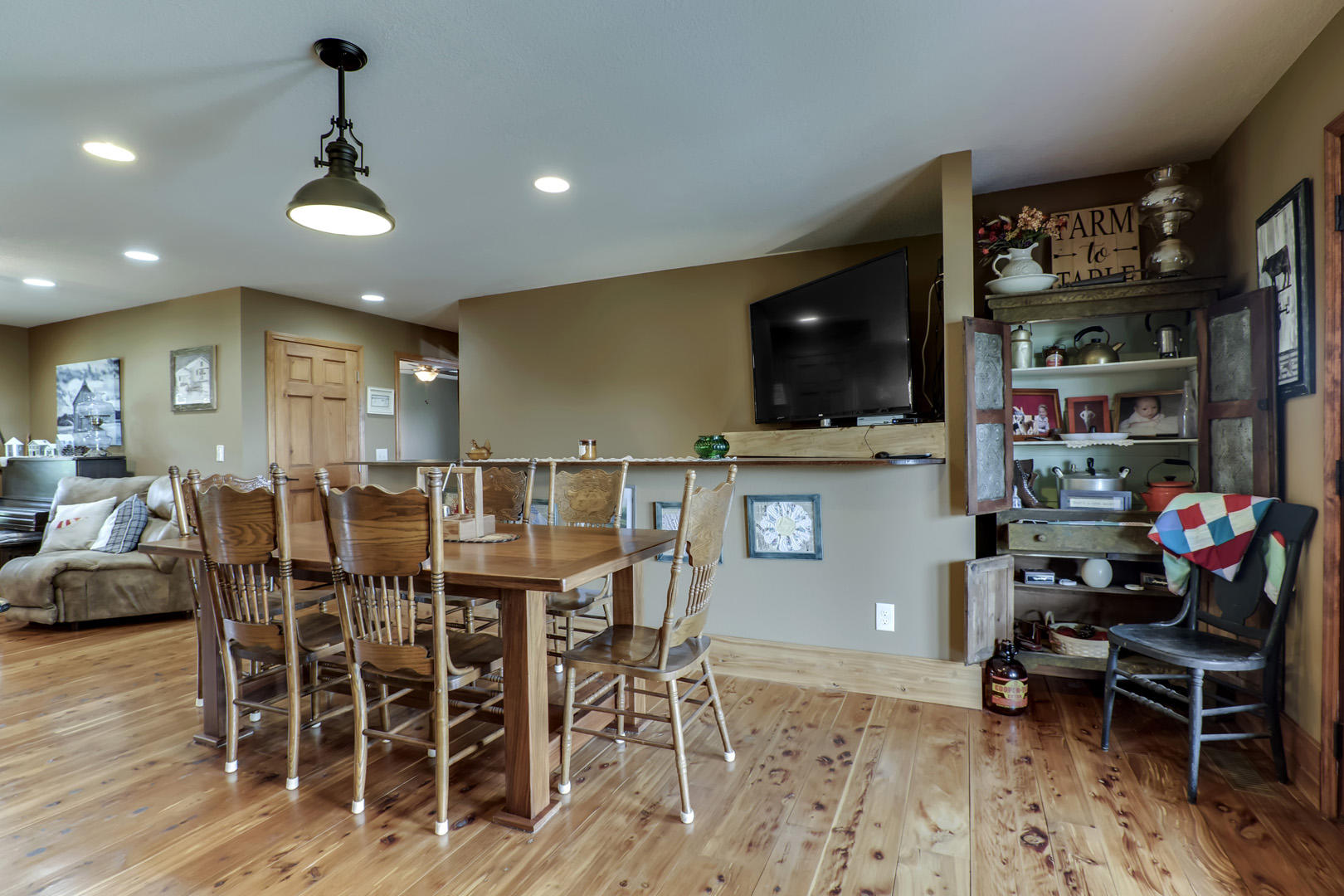 103 Eagle Ridge Court Philadelphia, TN 37846 - Photo 20 of 40 21_EagleRidgeCourt_103_Dining04