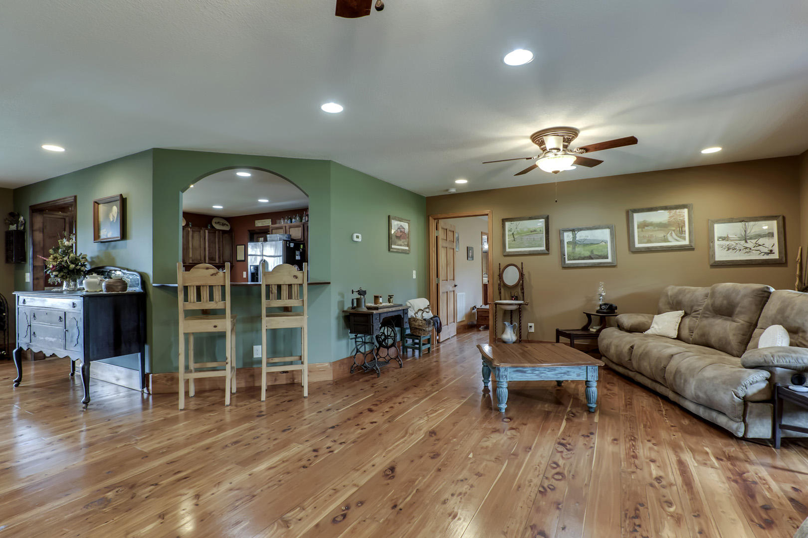 103 Eagle Ridge Court Philadelphia, TN 37846 - Photo 21 of 40 22_EagleRidgeCourt_103_MasterEntry-Livin