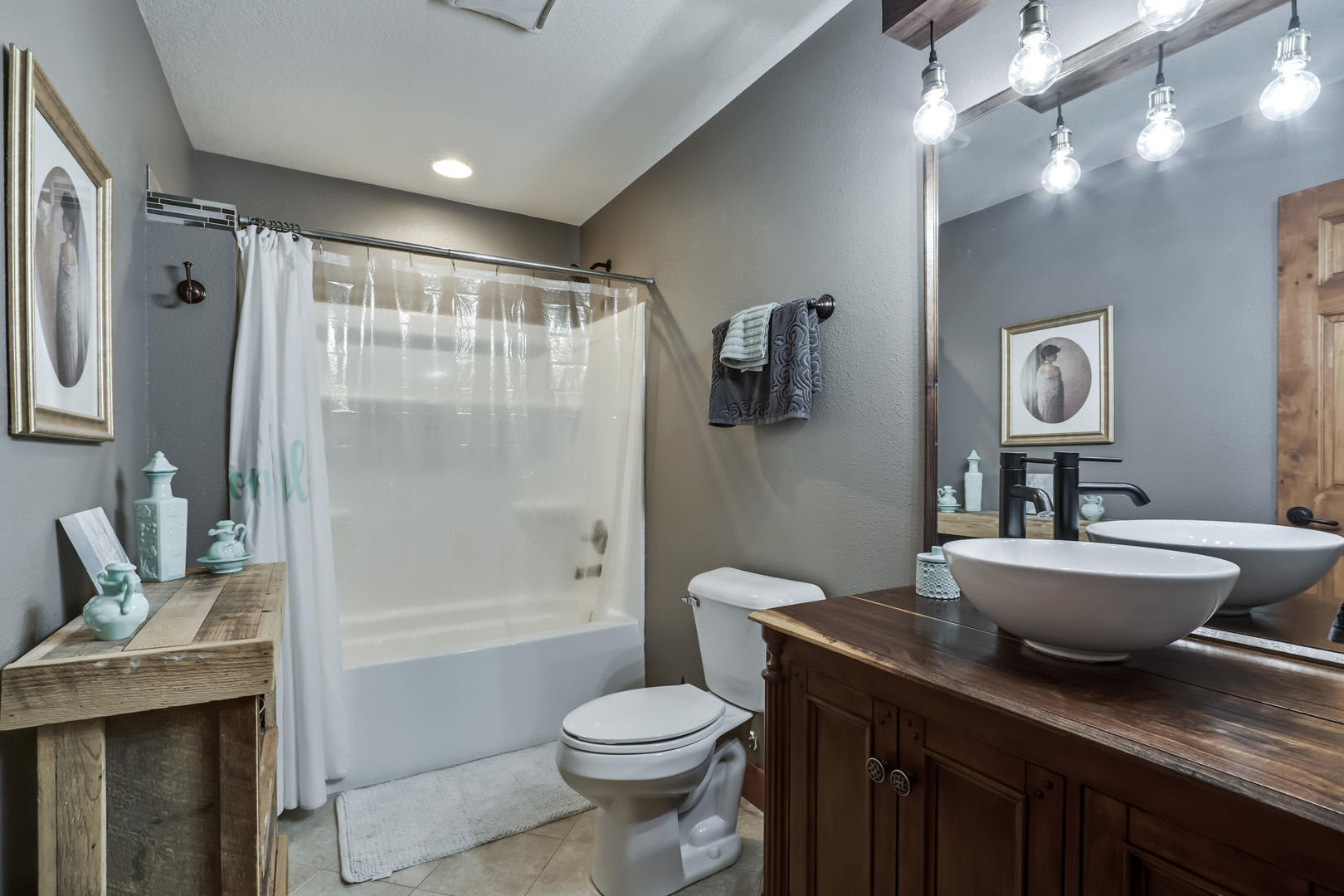 103 Eagle Ridge Court Philadelphia, TN 37846 - Photo 33 of 40 35_EagleRidgeCourt_103_GuestBath