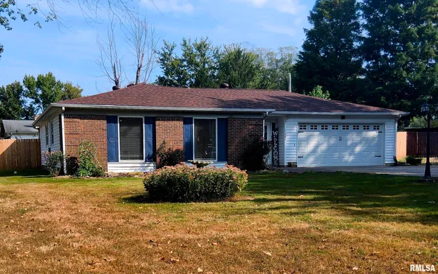 $189,000 | 3204 West Hawthorne Court, Marion, IL 62959