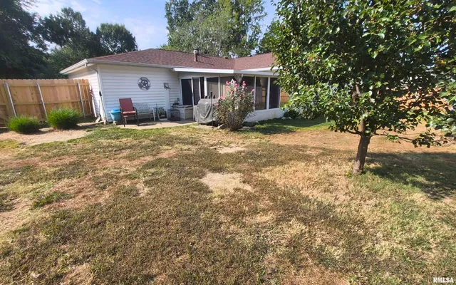 $189,000 | 3204 West Hawthorne Court, Marion, IL 62959